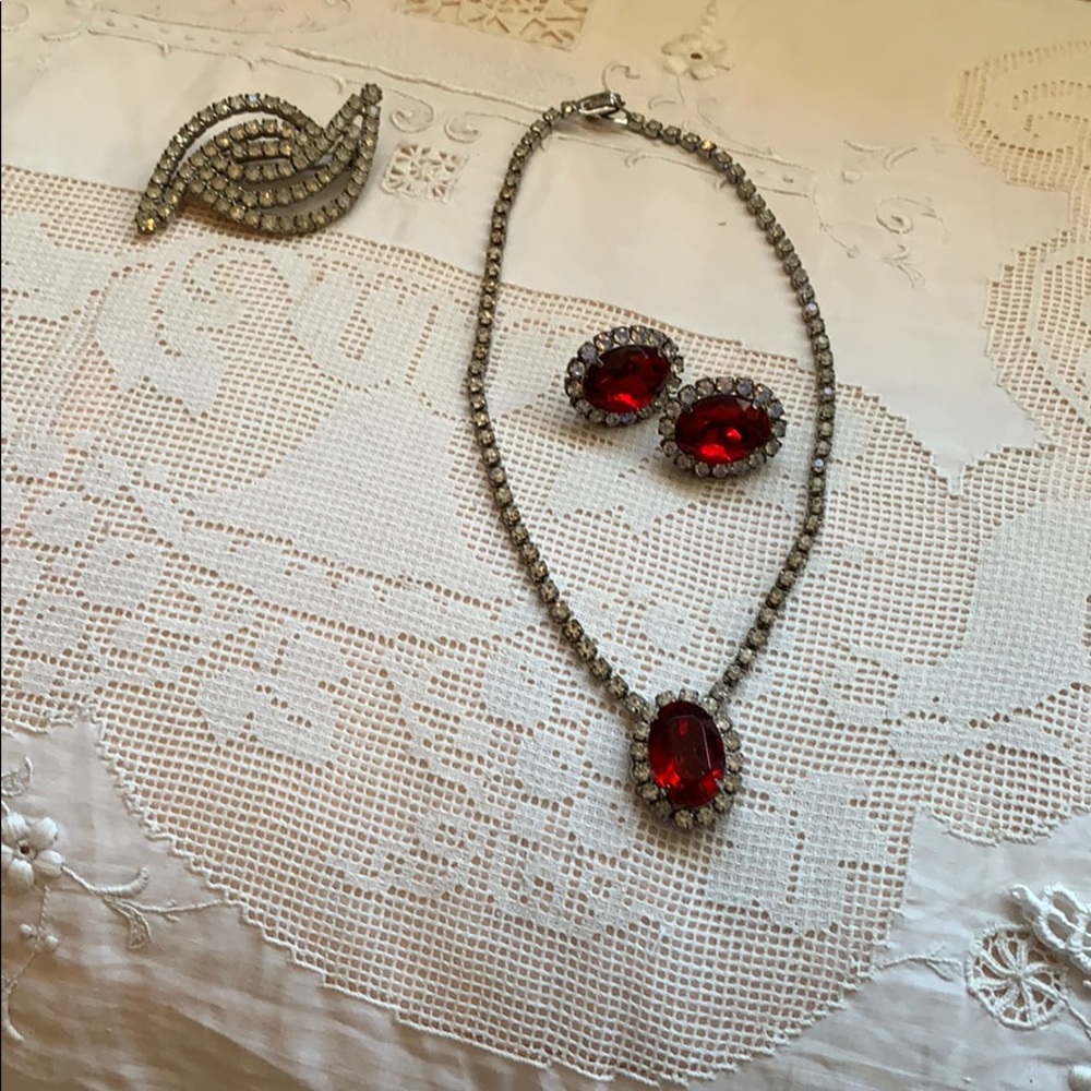 Sarah Cov Vintage necklace earring set ..free pin.